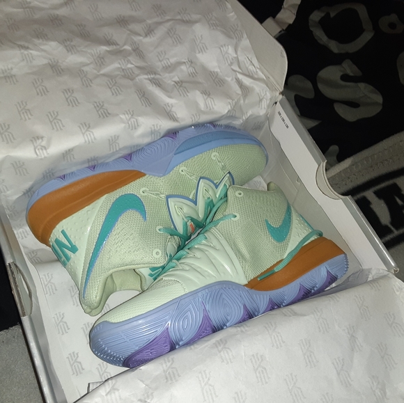 Kyrie 5 Squidward Tenticle